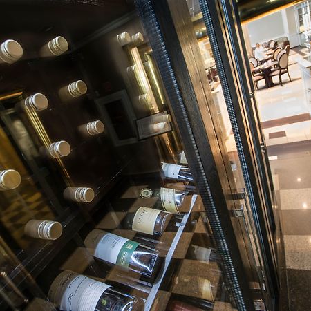 Bourbon Hotel & Suites 库里提巴 外观 照片 Wine cellar
