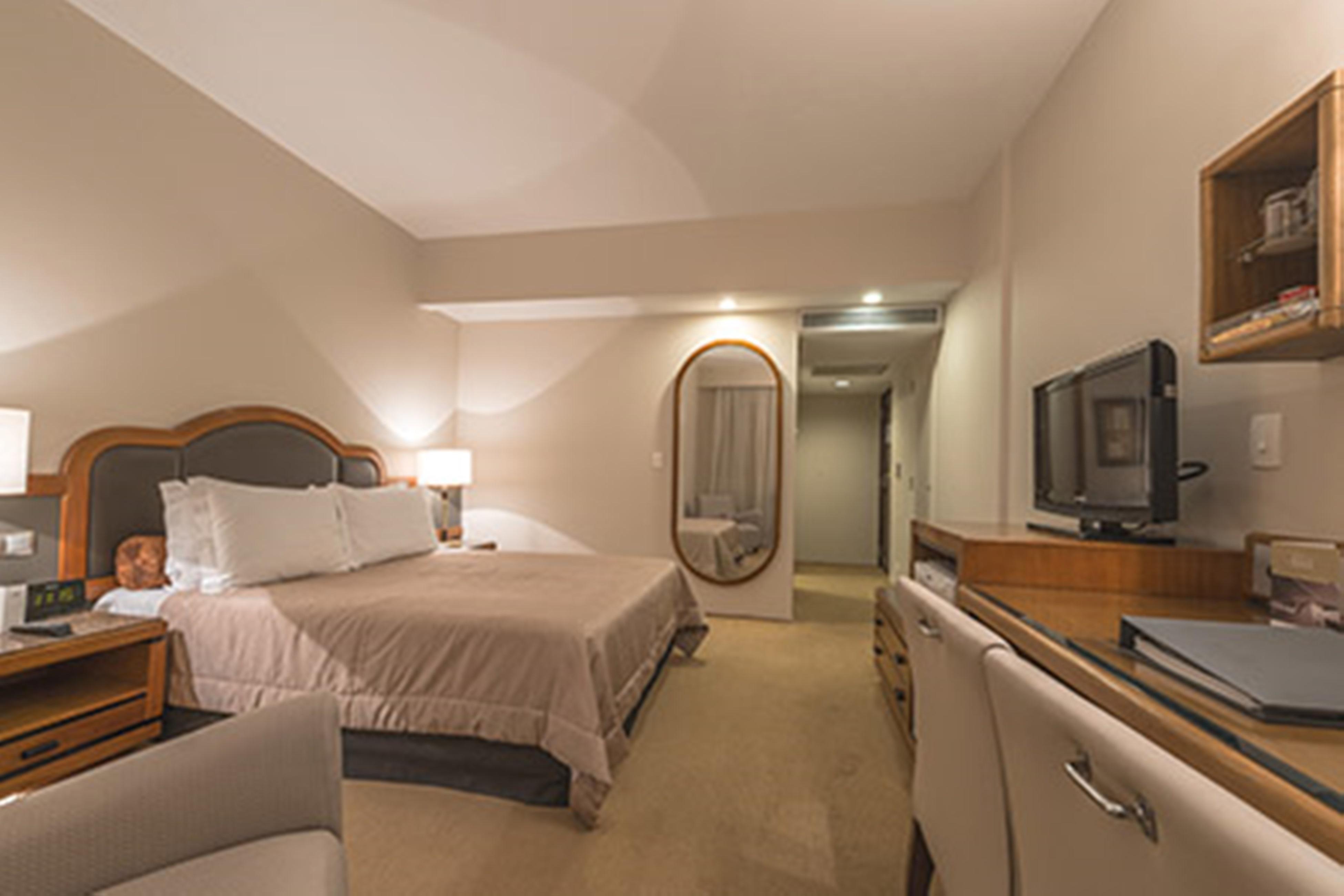 Bourbon Hotel & Suites 库里提巴 外观 照片 A room at the hotel