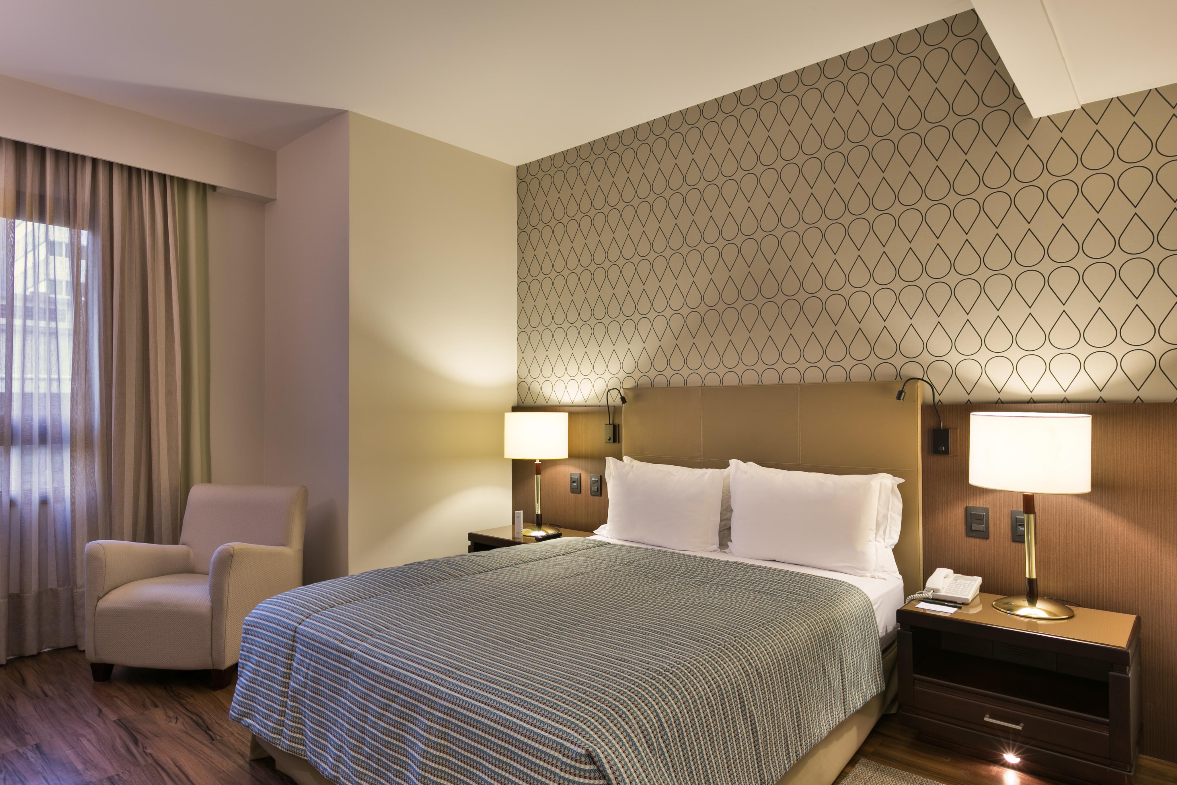 Bourbon Hotel & Suites 库里提巴 外观 照片 A bedroom at the hotel