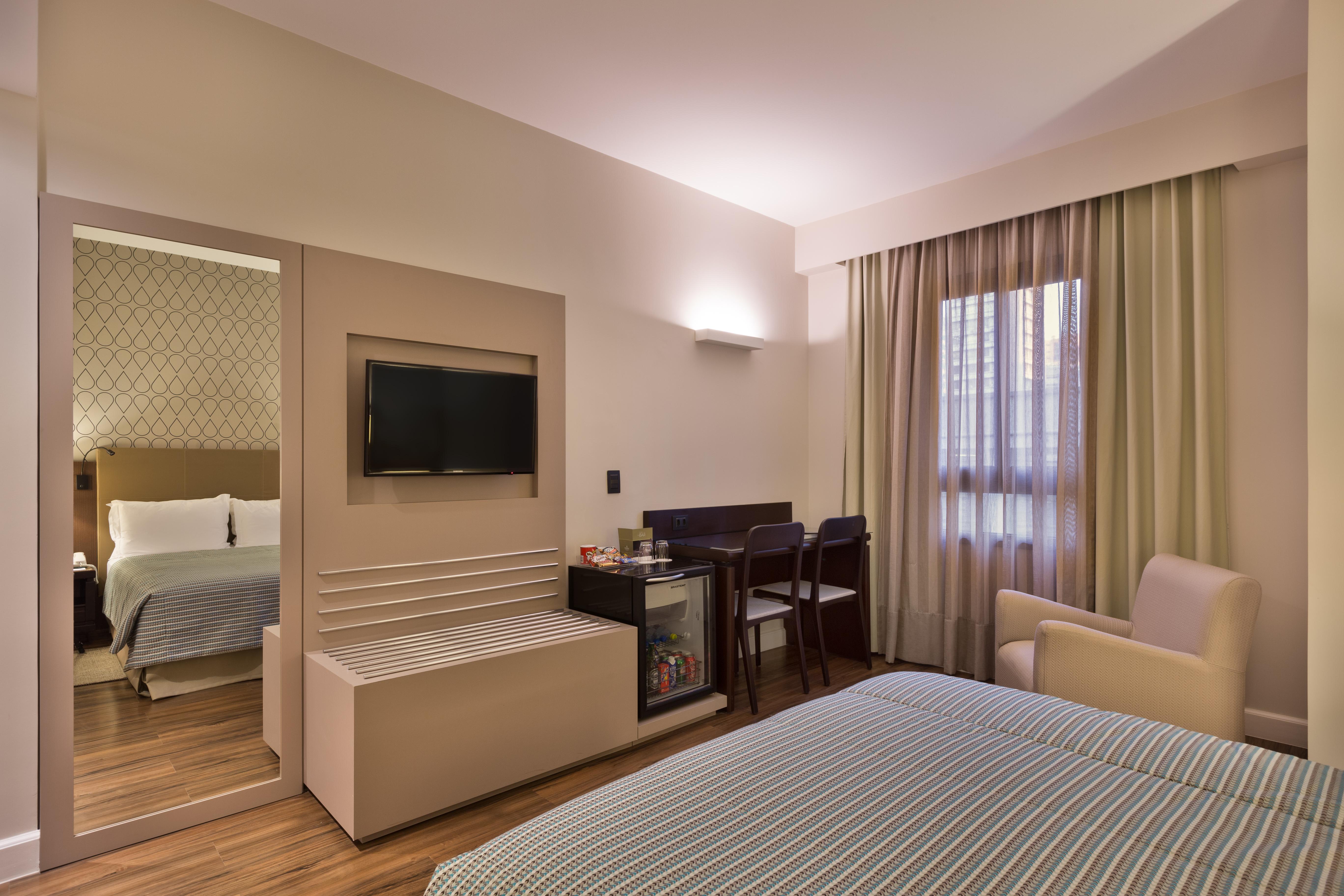 Bourbon Hotel & Suites 库里提巴 外观 照片 A room at the hotel