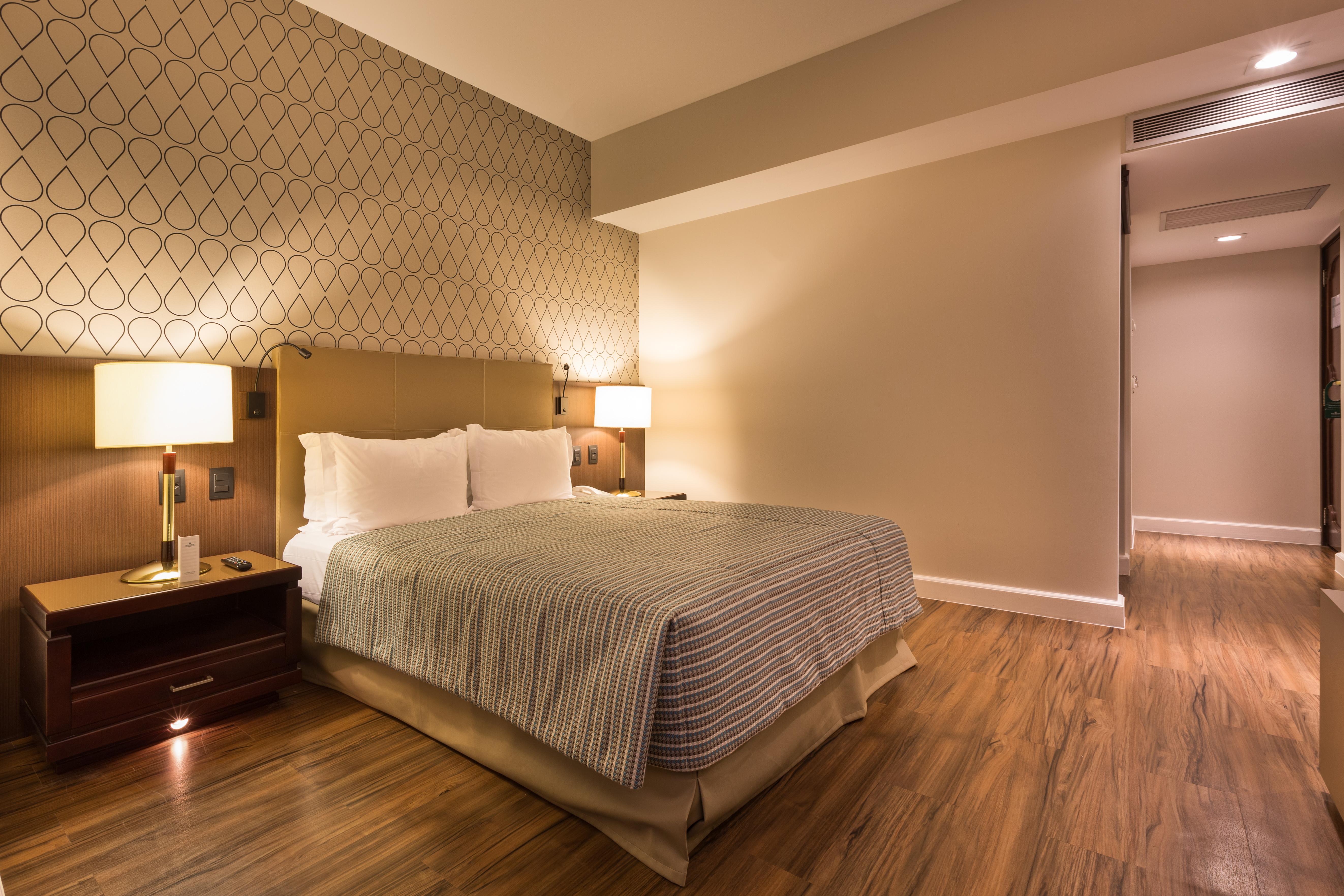 Bourbon Hotel & Suites 库里提巴 外观 照片 A bedroom at the hotel