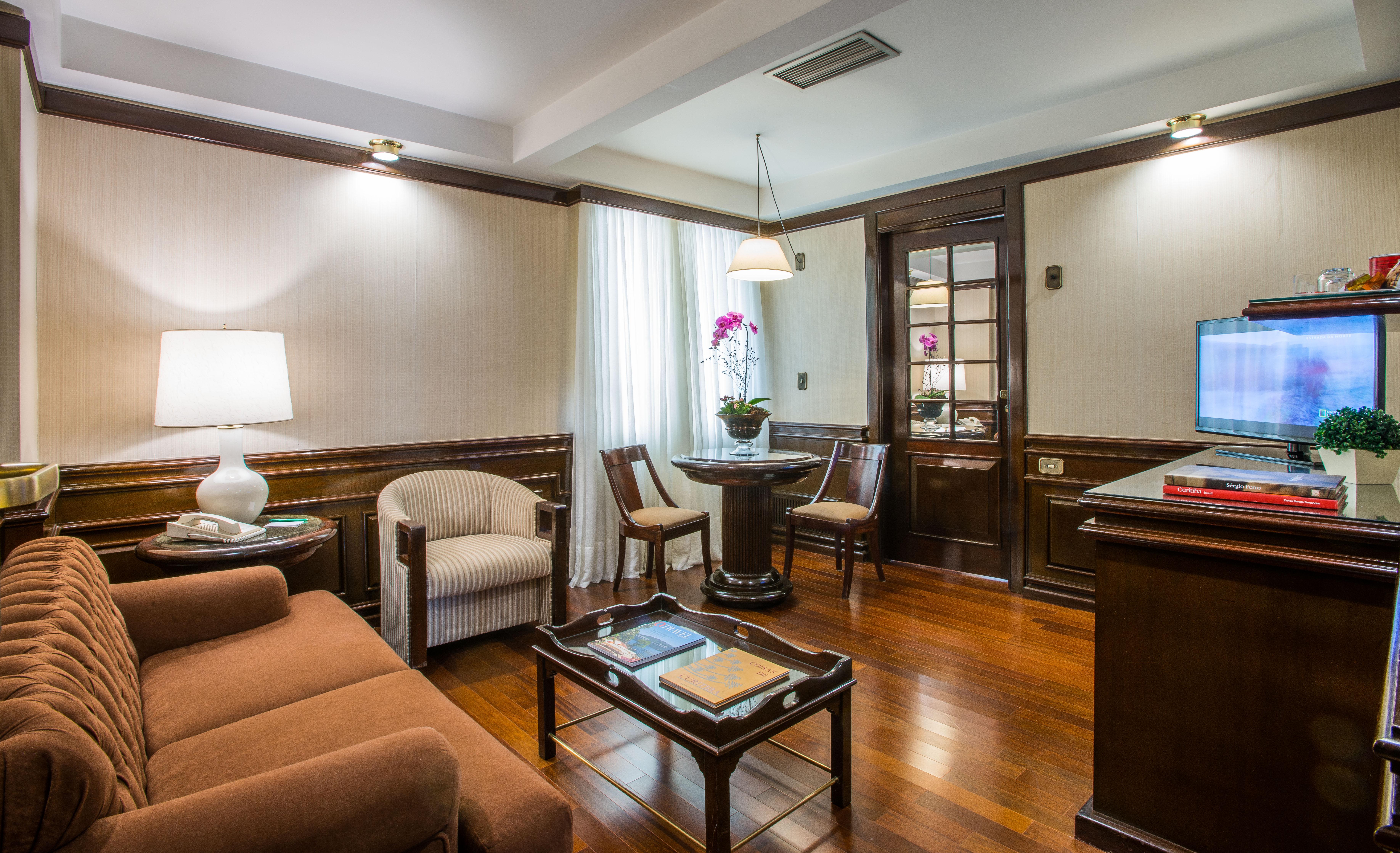 Bourbon Hotel & Suites 库里提巴 外观 照片 A suite at the hotel