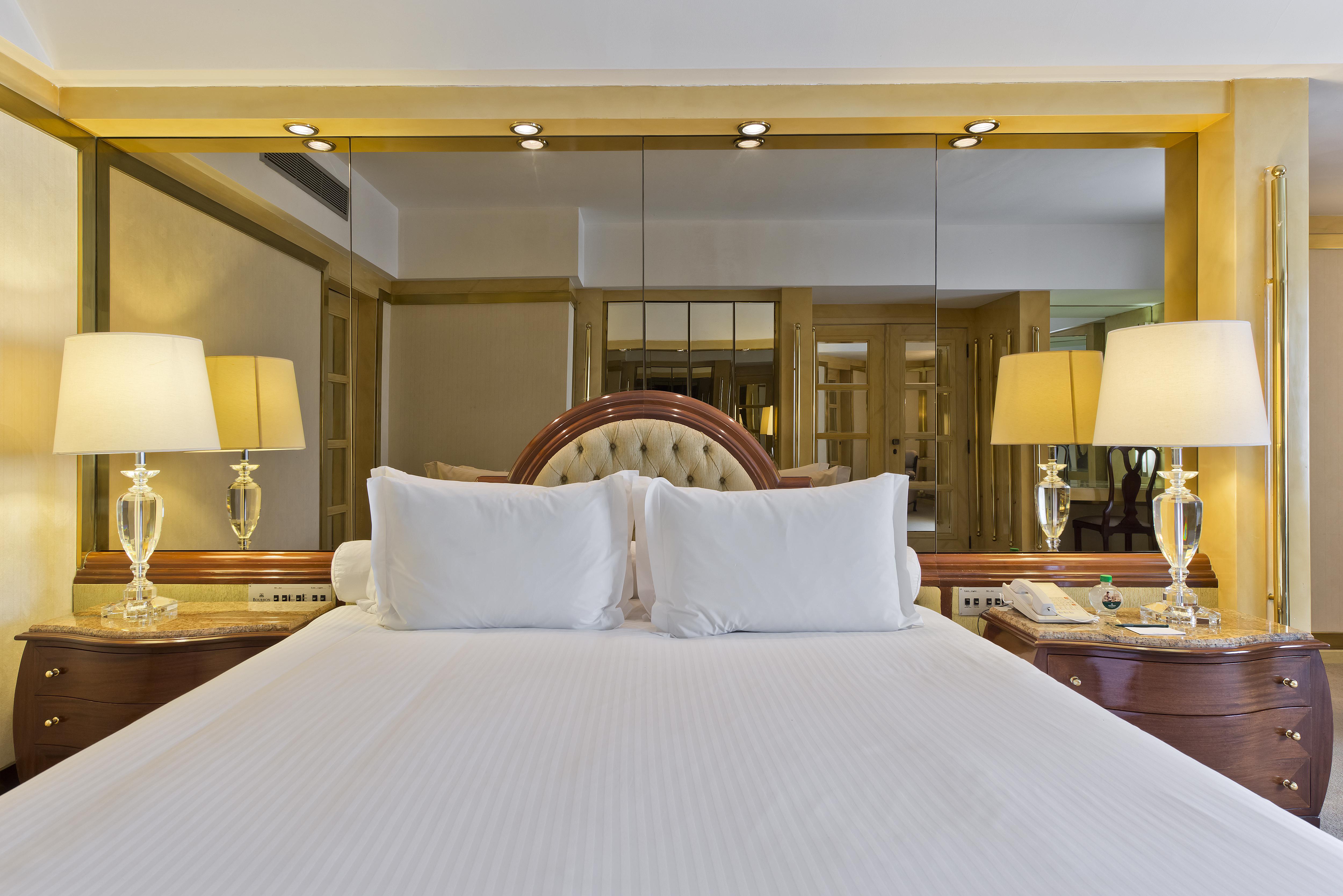 Bourbon Hotel & Suites 库里提巴 外观 照片 A bedroom at the hotel