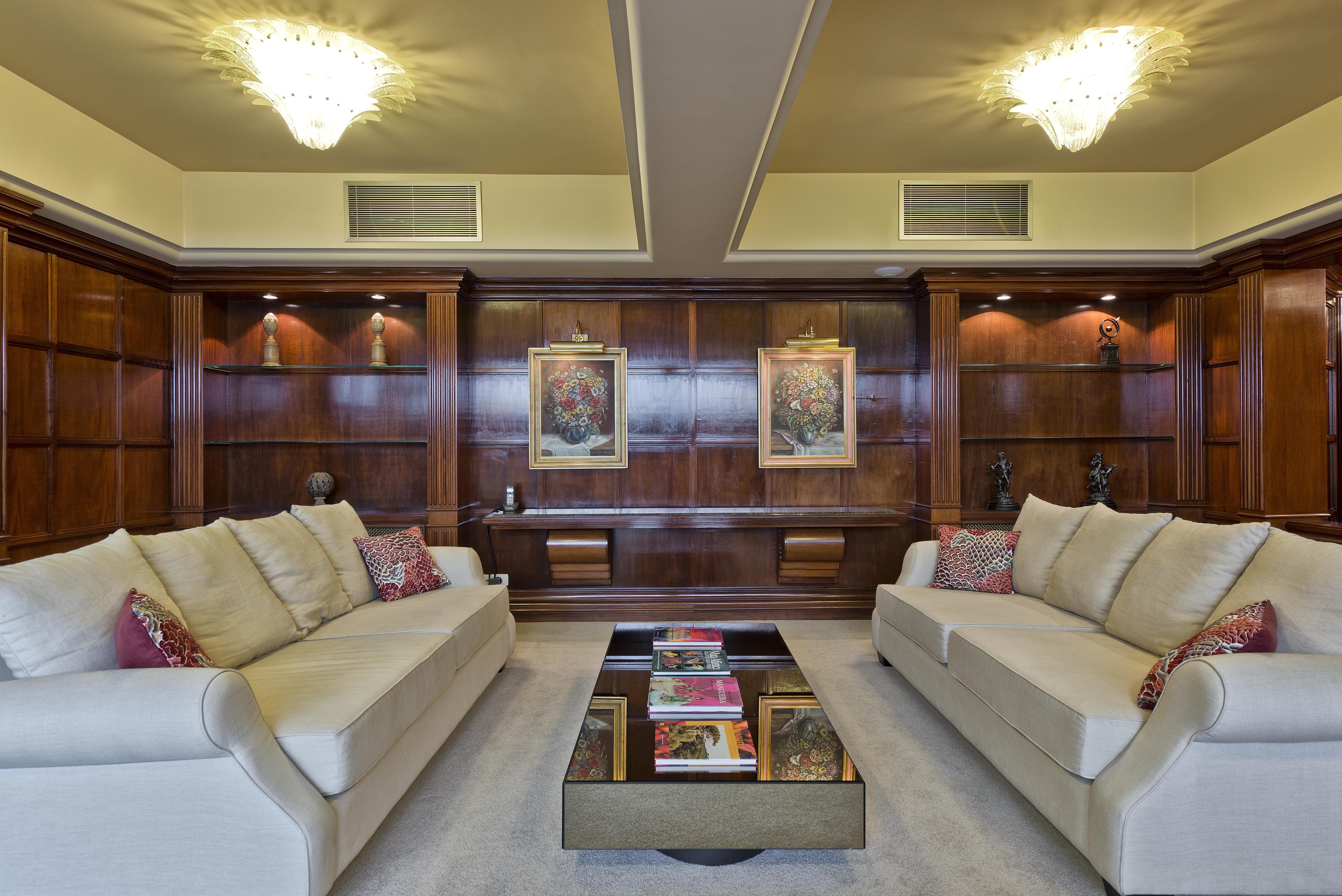 Bourbon Hotel & Suites 库里提巴 外观 照片 The living room