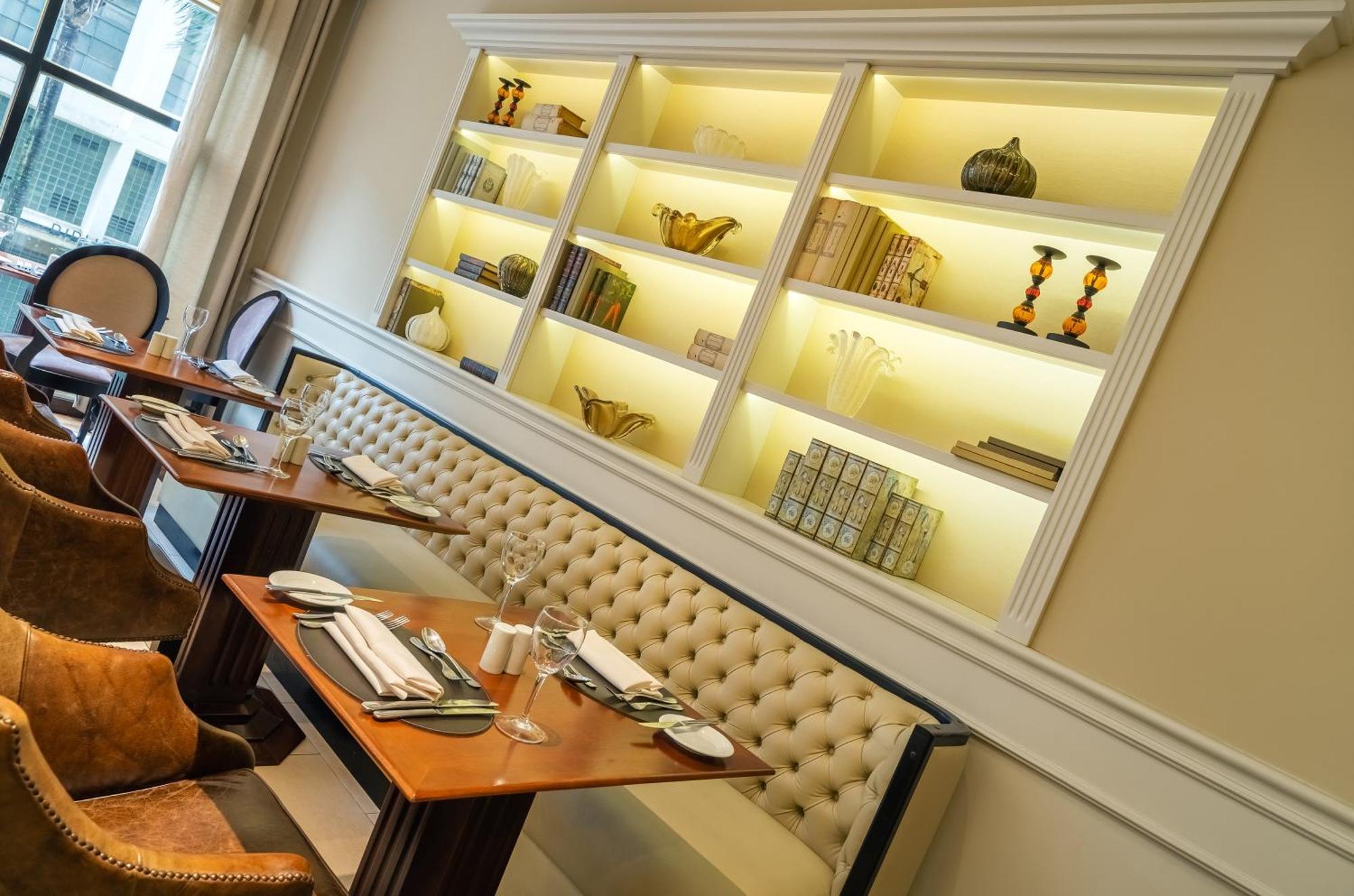 Bourbon Hotel & Suites 库里提巴 外观 照片 Interior of the restaurant