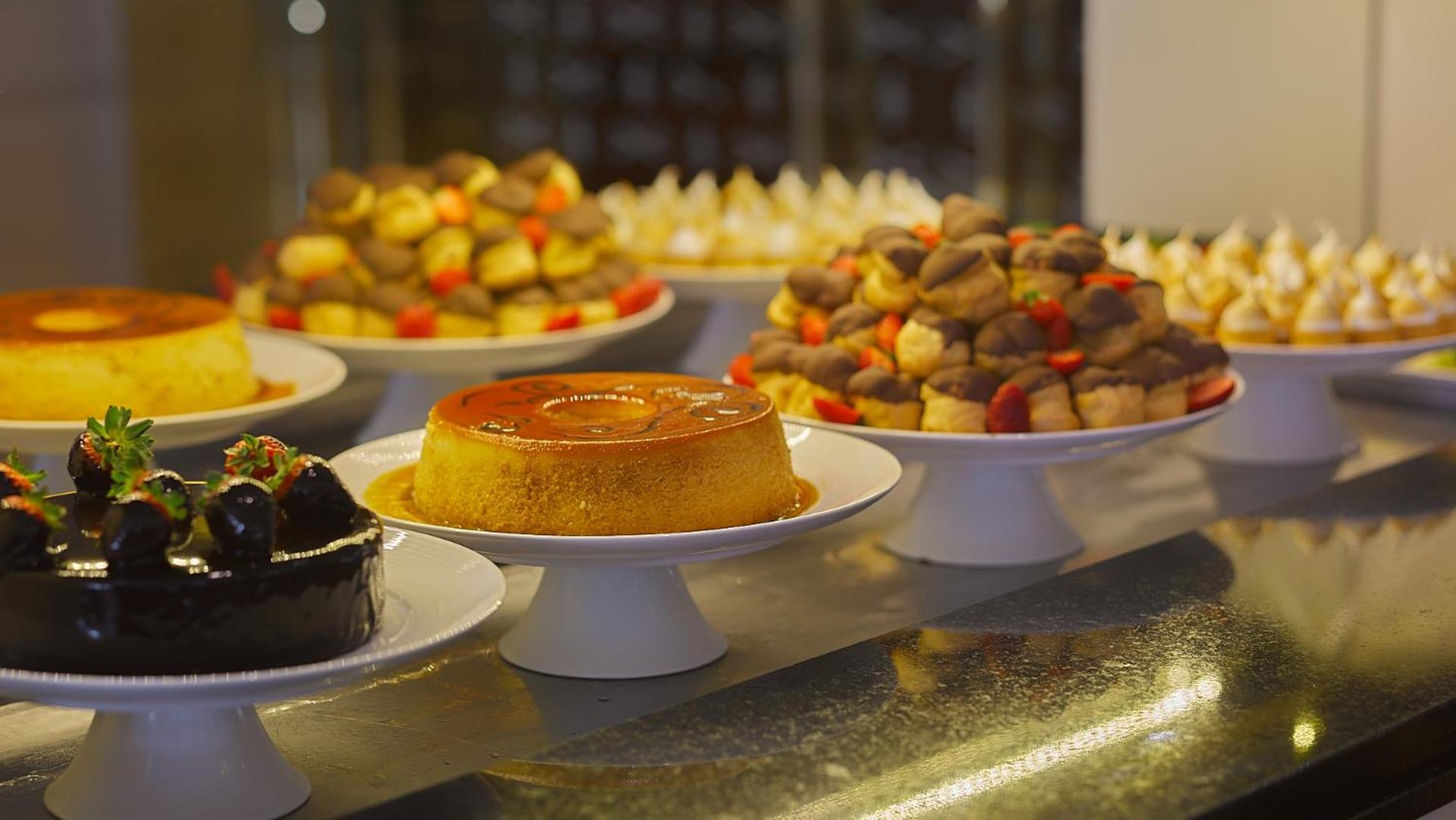 Bourbon Hotel & Suites 库里提巴 外观 照片 A selection of desserts