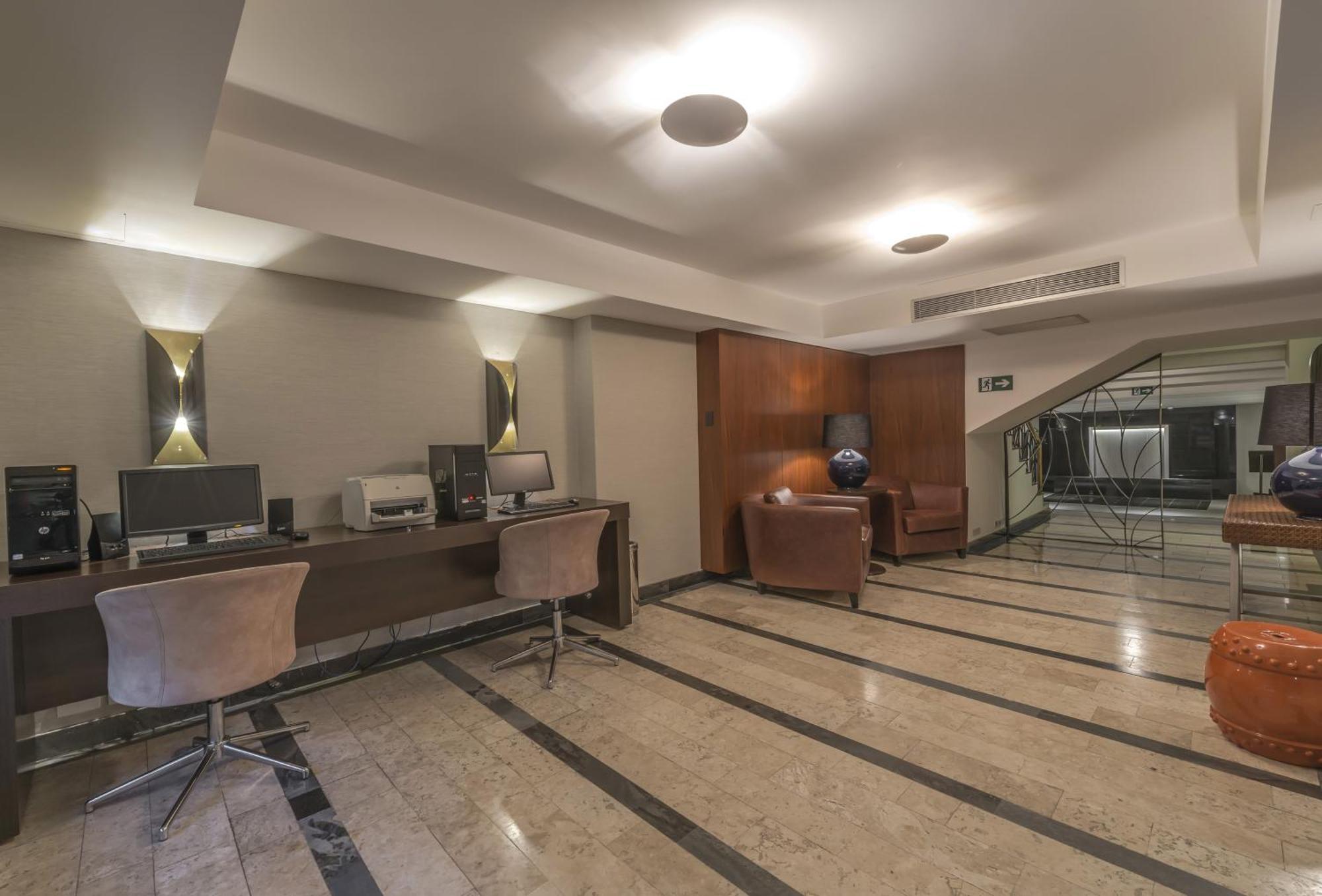 Bourbon Hotel & Suites 库里提巴 外观 照片 Business Center
