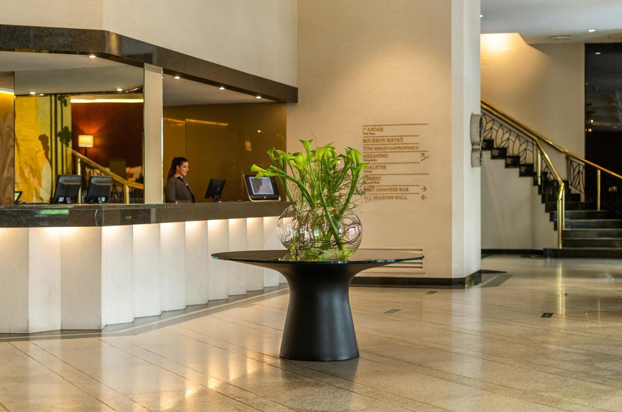 Bourbon Hotel & Suites 库里提巴 外观 照片 The lobby of the hotel
